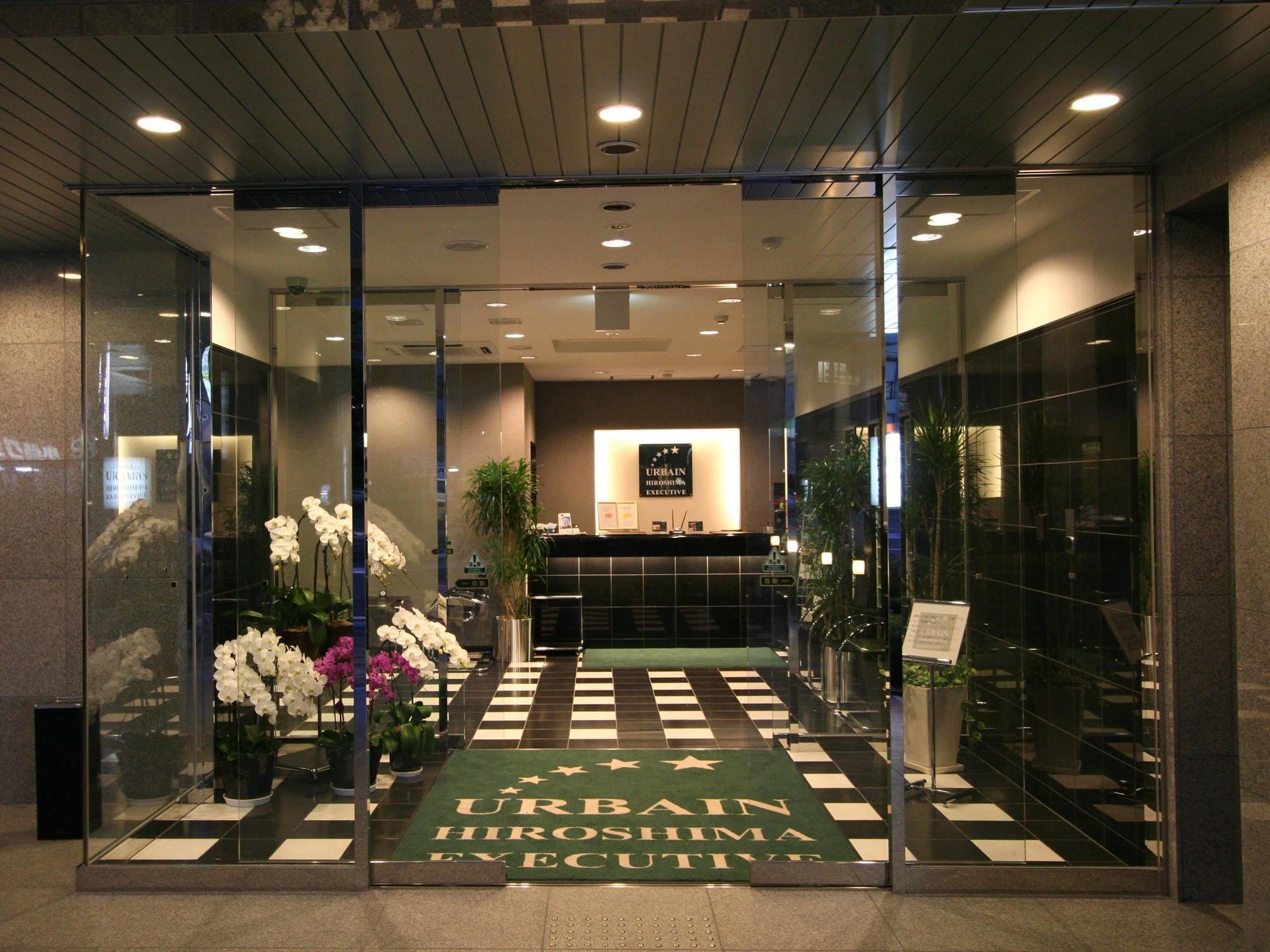 Отель Urbain Hiroshima Executive Экстерьер фото